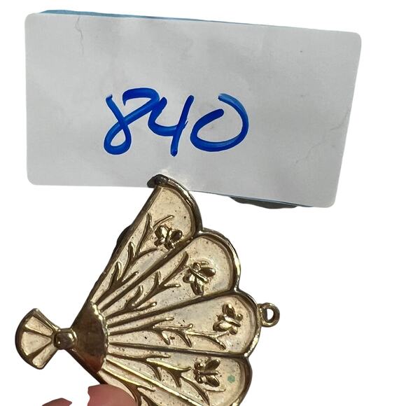 Signed ORNK Vintage Brass Fan Pendant Charm Ornate Floral Design - Picture 7 of 7
